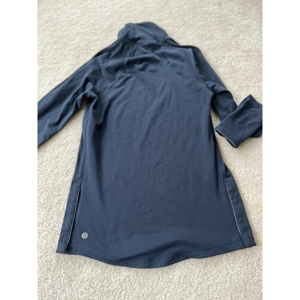 Lululemon Gray Turtleneck Long Sleeve Activewear Top Size 4